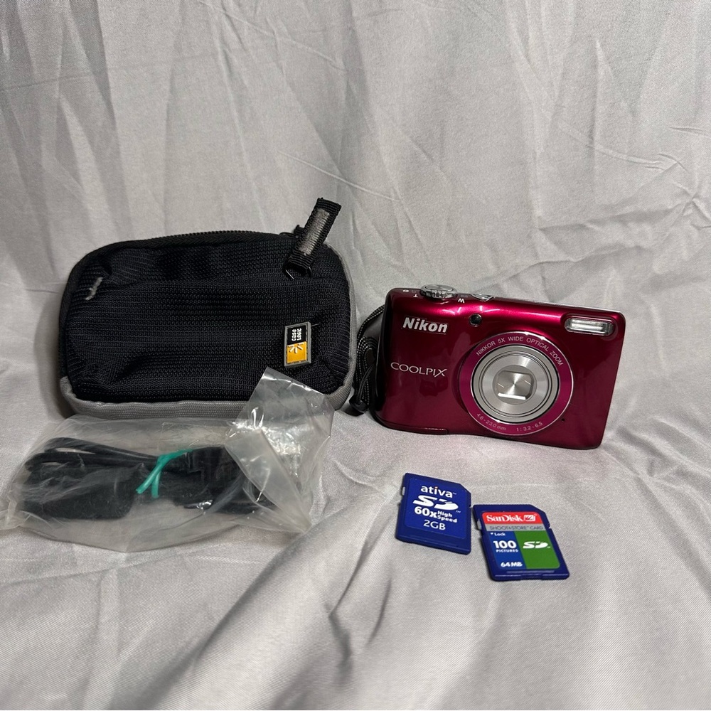 Nikon COOLPIX L26 Digital Camera - Red / Tested and Working